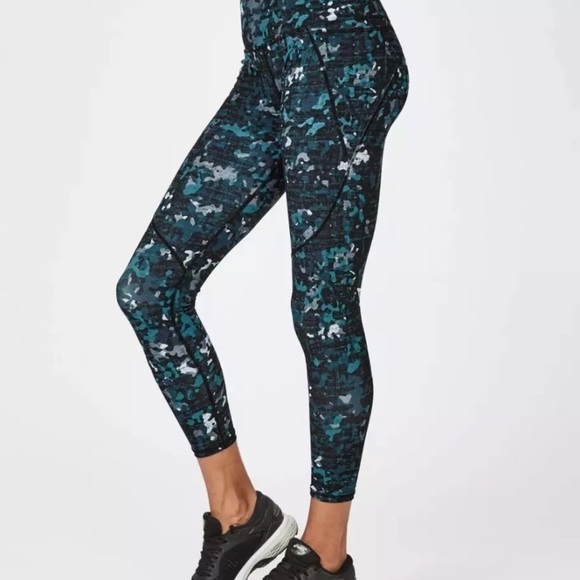 Sweaty Betty Power Workout Legging - Small - Deep Lake Camo Print - Picture 3 of 9